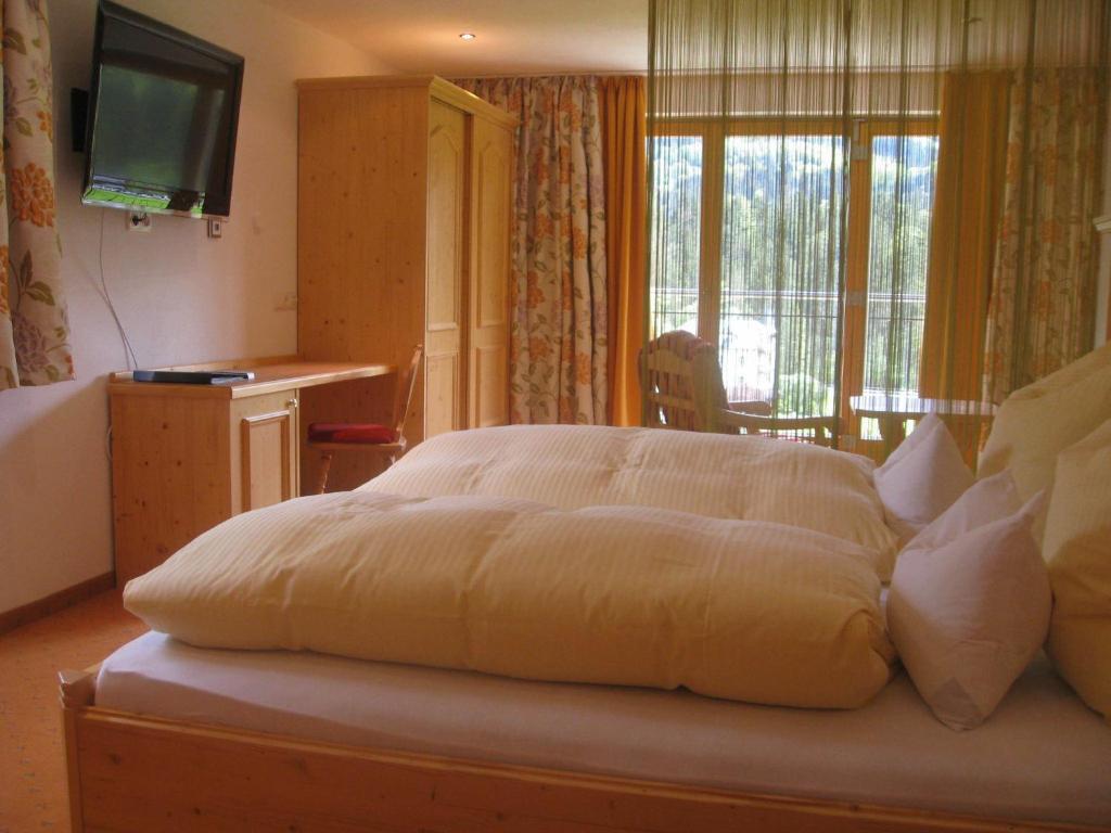 Tourist Hotel Boehm Schoenau am Koenigsee Room photo